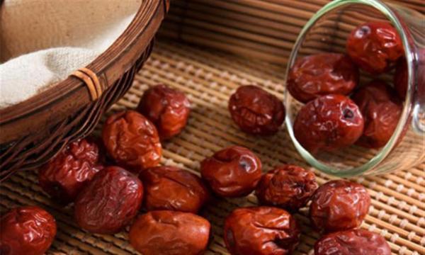 خواص شگفت انگیز عناب؛ از بهبود سرطان تا درمان نازایی خواص شگفت انگیز عناب؛ از بهبود سرطان تا درمان نازایی